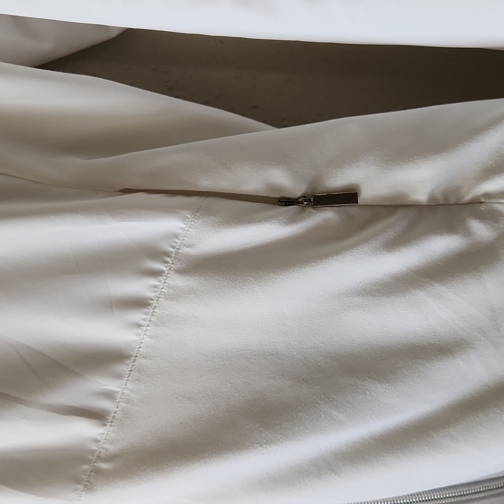 Ladies Cutter & Buck, white, lightweight golf jacket in very good condition! - Picture 4 of 9
